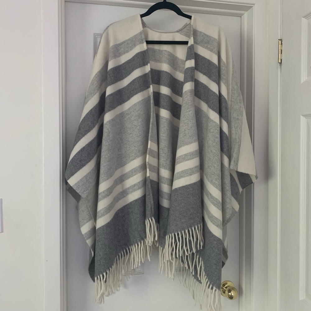 NWOT Banana Republic wool blanket shawl